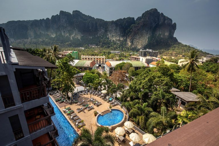 Phuket’s Modern Social Atmosphere and Its Quiet Network of Personal Connections