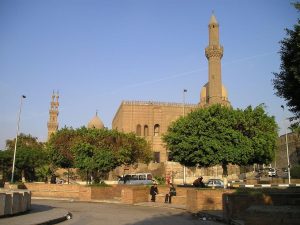 Why Foreign Visitors in Cairo Rely on Structured Listings Instead of Spontaneous Social Encounters