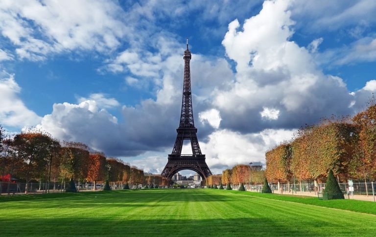 Paris – A City Where Social Precision Matters More Than Romantic Myths